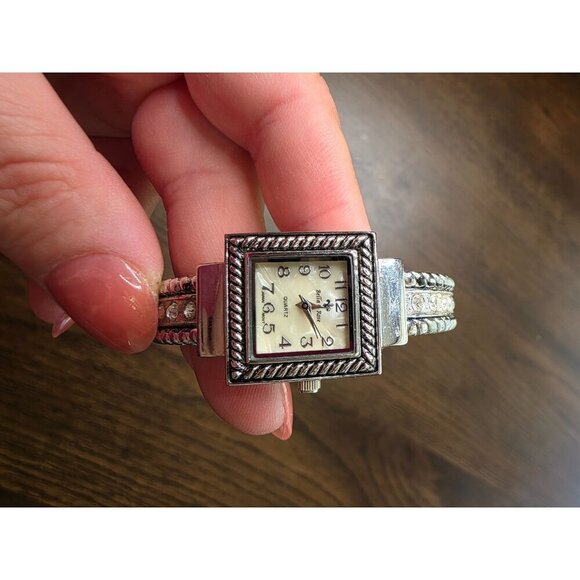 Women's Bella & Rose Quartz Bracelet Watch (need a replacement battery) - Picture 15 of 16